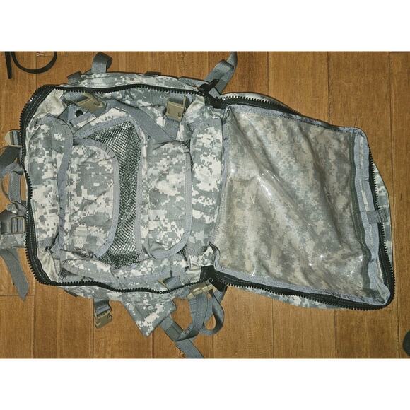 New! VGC SPECIALTY DEFENSE MEDIC BAG PACK DIGITAL COMBAT MEDIC KIT USGI Molle - Picture 6 of 10